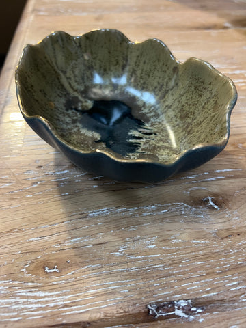 Fluted Gold-Edge Stone Bowl